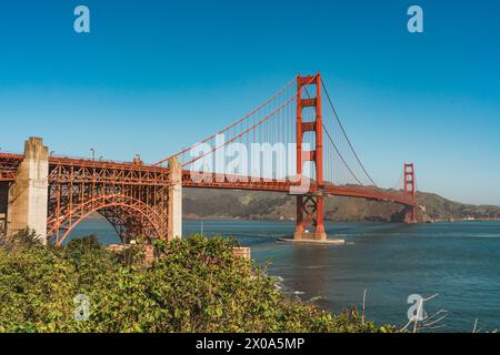 San Francisco, Kalifornien, 9. April 2024. Die Golden Gate Bridge überspannt die Meerenge zwischen San Francisco Bay und dem Pazifischen Ozean. Stockfoto