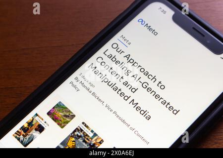 Ein Beitrag „Our Approach to Labeling AI-Generated Content and Manipulation Media“ von Newsroom von Meta Platforms, inc. Auf einem iPhone-Bildschirm Stockfoto