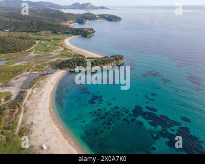 Fantastische Aussicht auf die Küste von Sithonia in der Nähe des Azapiko North Beach, Chalkidiki, Zentralmakedonien, Griechenland Stockfoto