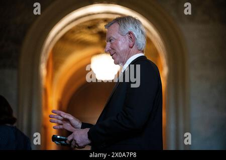 Washington, USA. April 2024. Senator Tommy Tuberville (R-AL) im US-Kapitol in Washington, DC, am Mittwoch, den 10. April, 2024. (Graeme Sloan/SIPA USA) Credit: SIPA USA/Alamy Live News Stockfoto