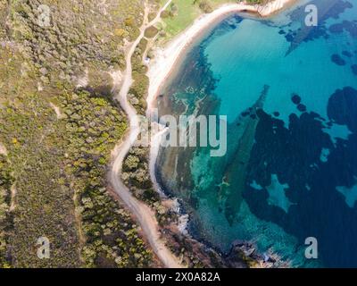 Fantastische Aussicht auf die Küste von Sithonia in der Nähe des Azapiko North Beach, Chalkidiki, Zentralmakedonien, Griechenland Stockfoto