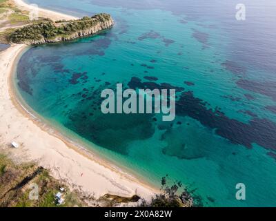 Fantastische Aussicht auf die Küste von Sithonia in der Nähe des Azapiko North Beach, Chalkidiki, Zentralmakedonien, Griechenland Stockfoto