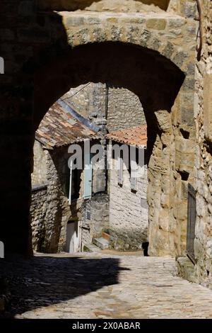 Straße in Lacoste, Vaucluse, Provence-Alpes-Côte d'Azur, Provence, Frankreich Stockfoto