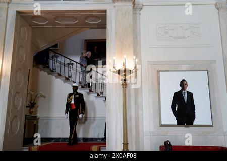 Washington, Vereinigte Staaten. April 2024. US-Präsident Joe Biden und First Lady Jill Biden begrüßen Premierminister Kishida Fumio und Kishida Yuko aus Japan zum Staatsessen im Weißen Haus in Washington am 10. April 2024. Quelle: Yuri Gripas/Pool über CNP/dpa/Alamy Live News Stockfoto