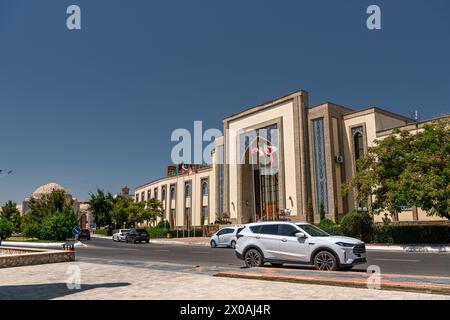 28. JUNI 2023, BUCHARA, USBEKISTAN: Altes Minarett in der Altstadt von Buchara, Usbekistan Stockfoto