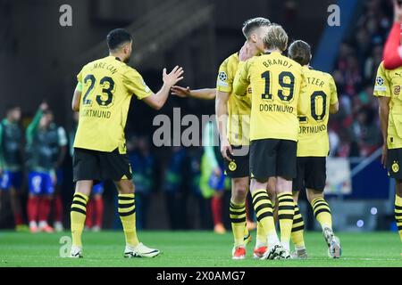 Madrid, Spanien. April 2024. Die Spieler von Borussia Dortmund feiern das Torergebnis im Viertelfinale der UEFA Champions League am 10. April 2024 zwischen Atletico de Madrid und Borussia Dortmund in Madrid. Gustavo Valiente/Xinhua/Alamy Live News Stockfoto
