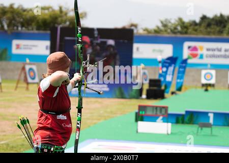 Medellin, Kolumbien. April 2024. Kanadierin Kristine Eseuba während der panamerikanischen Bogenschießspiele in Medellin, Kolumbien, 9. april 2024. Foto: Camilo Moreno/Long Visual Press Credit: Long Visual Press/Alamy Live News Stockfoto