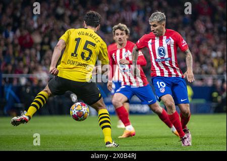 Madrid, Spanien. April 2024. Angel Correa von Atletico Madrid (R) wurde am 10. April 2024 im Estadio Civitas Metropolitano in Madrid gegen Mats Hummels von Borussia Dortmund (L) im Viertelfinale der UEFA Champions League gespielt. Quelle: Unabhängige Fotoagentur/Alamy Live News Stockfoto