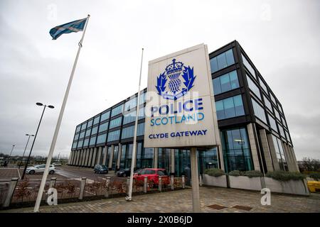 Aktenfoto vom 01/20 vom Hauptquartier des Police Scotland Clyde Gateway in Dalmarnock, Glasgow. Viele Polizeibeamte an der Frontlinie von Police Scotland glauben, dass die derzeitige Personalausstattung „unsicher“ ist, wie ein Wachhund festgestellt hat. DIE HM Inspectorate of Constabulary in Scotland (HMICS) überprüfte das Wohlbefinden der Polizei Schottlands und stellte fest, dass die Personalausstattung ein wichtiges Anliegen für Beamte war. Ausgabedatum: Donnerstag, 11. April 2024. Stockfoto