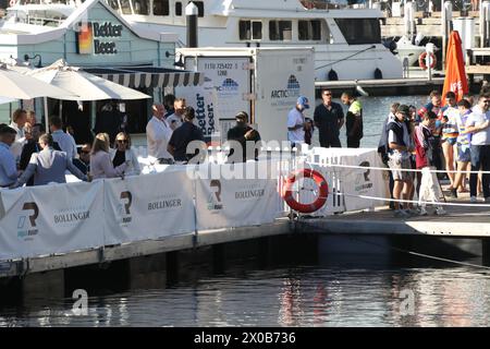 Sydney, Australien. April 2024. Das BSc Aqua Rugby Festival auf einem 30 x 30 Meter großen schwimmenden Ponton am Darling Harbour. Quelle: Richard Milnes/Alamy Stockfoto