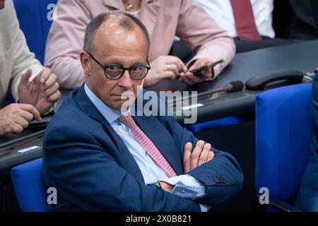 Deutscher Bundestag, 162. Plenarsitzung Friedrich Merz CDU im Portrait im Plenum bei der 162. Sitzung des Deutschen Bundestages in Berlin, 10.04.2024 Berlin Deutschland *** Deutscher Bundestag, 162. Plenarsitzung Friedrich Merz CDU im Portrait im Plenum auf der 162. Tagung des Deutschen Bundestages in Berlin, 10 04 2024 Berlin Berlin Deutschland Stockfoto