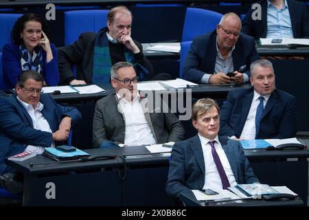 Deutscher Bundestag, 162. Plenarsitzung AfD Fraktion waehrend der Debatte zur aktuellen Stunde - Ursachen und Folgen der Polizeilichen Kriminalstatistik 2023 bei der 162. Sitzung des Deutschen Bundestages in Berlin, 10.04.2024 Berlin Deutschland *** Deutscher Bundestag, 162 Plenarsitzung AfD-Fraktion während der Debatte über die aktuellen Stunden Ursachen und Folgen der Polizeikriminalstatistik 2023 auf der 162. Tagung des Deutschen Bundestages in Berlin, 10 04 2024 Berlin Berlin Deutschland Stockfoto