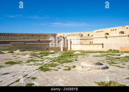 Valletta, Malta, 03. April 2024. Panoramablick auf die Mauern der Fort St. Elmo im Stadtzentrum Stockfoto