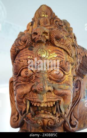 Guanyin Avalokiteshvara Three Face oder Guan Yin Bodhisattva Göttin chinesische Gottheit für thailändische Reisende Reise Besuch Respekt beten Segen Wunsch A Stockfoto