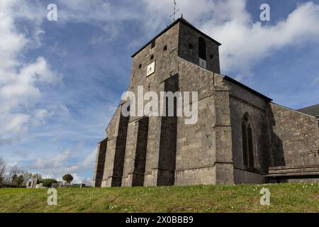 Fassade der Kirche unserer Lieben Frau von Bonne Garde in Dun-sur-Maas, im Departement Maas in Grand Est in Frankreich. Stockfoto