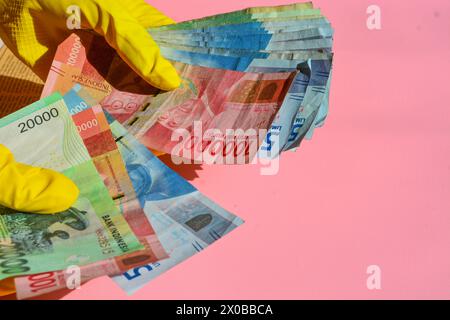 Das Konzept der Rupiah-Währung, Goldbarren 200 g und Finanzkonzepte Stockfoto