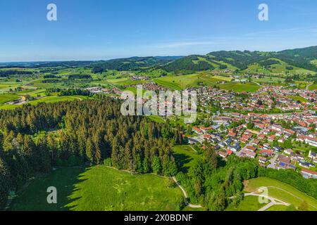 Blick auf Oberstaufen im Naturpark Nagelfluhkette im Oberallgäu Stockfoto