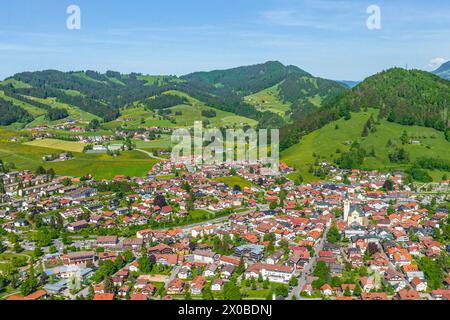 Blick auf Oberstaufen im Naturpark Nagelfluhkette im Oberallgäu Stockfoto