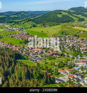 Blick auf Oberstaufen im Naturpark Nagelfluhkette im Oberallgäu Stockfoto