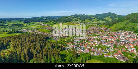 Blick auf Oberstaufen im Naturpark Nagelfluhkette im Oberallgäu Stockfoto