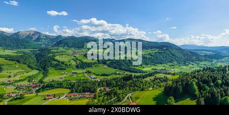 Blick auf Oberstaufen im Naturpark Nagelfluhkette im Oberallgäu Stockfoto