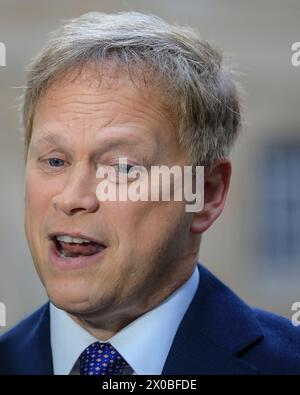 Grant Shapps, Abgeordneter, Politiker der Konservativen Partei, Verteidigungsminister, Nahaufnahme im Gespräch mit der Presse, London, Großbritannien Stockfoto