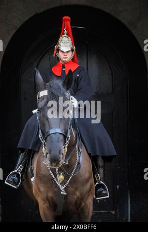 Weibliche Wärter der King's Life Guard auf Pferd, Horse Guards Parade, Whitehall, Westminster, London, England Stockfoto