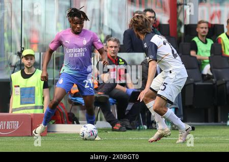 Mailand, Italien - 6. April 2024 - Mailand gegen Lecce italienische Meisterschaft 2023/2024 - im Bild: Samuel Chukwueze (21 AC Milan) Stockfoto