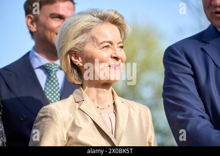 Garching, Bayern, Deutschland - 11. April 2024: Ministerpräsident des Freistaats Bayern Dr. Markus Söder besucht das Max-Planck-Institut für Plasmaphysik IPP in Garching *** EU-Kommissionspräsidentin Ursula von der Leyen bei dem Besuch vom Max-Planck-Institut für Plasmaphysik IPP in Garching Stockfoto