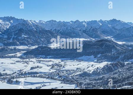 Herrliche Bedingungen für Wintersport im Skigebiet am Bolsterlanger Horn im Allgäu Stockfoto