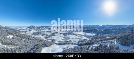 Herrliche Bedingungen für Wintersport im Skigebiet am Bolsterlanger Horn im Allgäu Stockfoto