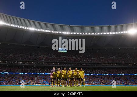 Madrid, Spanien. April 2024. Die Spieler von Borussia Dortmund posieren für ein Gruppenfoto im Viertelfinale der UEFA Champions League 2023/24 zwischen Atletico de Madrid und Borussia Dortmund im Civitas Metropolitano Stadium. Endergebnis: Atletico de Madrid 2:1 Dortmund. Quelle: SOPA Images Limited/Alamy Live News Stockfoto