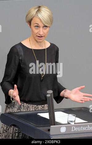 Nadine schön in der 163. Sitzung des Deutschen Bundestages im Reichstagsgebäude. Berlin, 11.04.2024 *** Nadine schön auf der 163. Tagung des Deutschen Bundestages im Reichstagsgebäude Berlin, 11 04 2024 Foto:XF.xKernx/xFuturexImagex bundestagssitzung163 4413 Stockfoto