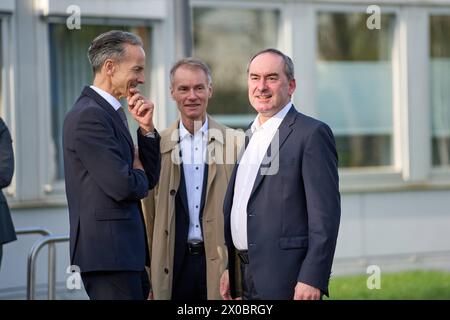 Garching, Bayern, Deutschland - 11. April 2024: Politiker Hubert Aiwanger Freie Wähler Portrait Schuss beim Besuch des Max-Planck-Instituts für Plasmaphysik IPP in Garching *** Politiker Hubert Aiwanger Freie Wähler beim Besuch des Max-Planck-Instituts für Plasmaphysik IPP in Garching Stockfoto