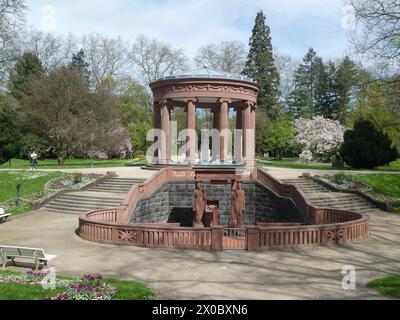 Elisabethenbrunnen der Elisabethenbrunnen ist ein Rundtempel und Marmorskulptur der griechischen Göttin Hygieia in Bad Homburg. Einer der bekanntesten Brunnen in der Kurstadt Bad Homburg vor der Höhe. *** Elisabethenbrunnen der Elisabethenbrunnen ist ein Rundtempel und Marmorskulptur der griechischen Göttin Hygieia in Bad Homburg, einem der berühmtesten Brunnen im Kurort Bad Homburg vor der Höhe Copyright: XStopperx/xEibner-Pressefotox EP asr Stockfoto