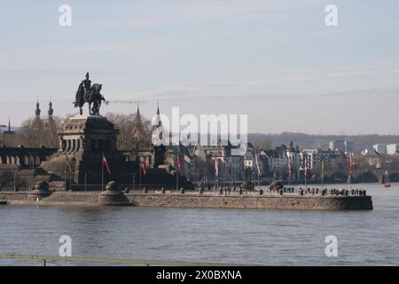 Kaiser-Wilhelm-Denkmal am Deutschen Eck das Kaiser-Wilhelm-Denkmal am Deutschen Eck in Koblenz wurde in den Jahren 1895 bis 1897 im Monumentalstil errichtet. *** Kaiser-Wilhelm-Denkmal am Deutschen Eck das Kaiser-Wilhelm-Denkmal am Deutschen Eck in Koblenz wurde zwischen 1895 und 1897 im monumentalen Stil errichtet Copyright: XStopperx/xEibner-Pressefotox EP asr Stockfoto