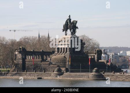 Kaiser-Wilhelm-Denkmal am Deutschen Eck das Kaiser-Wilhelm-Denkmal am Deutschen Eck in Koblenz wurde in den Jahren 1895 bis 1897 im Monumentalstil errichtet. *** Kaiser-Wilhelm-Denkmal am Deutschen Eck das Kaiser-Wilhelm-Denkmal am Deutschen Eck in Koblenz wurde zwischen 1895 und 1897 im monumentalen Stil errichtet Copyright: XStopperx/xEibner-Pressefotox EP asr Stockfoto