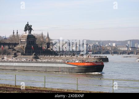 Kaiser-Wilhelm-Denkmal am Deutschen Eck das Kaiser-Wilhelm-Denkmal am Deutschen Eck in Koblenz wurde in den Jahren 1895 bis 1897 im Monumentalstil errichtet. *** Kaiser-Wilhelm-Denkmal am Deutschen Eck das Kaiser-Wilhelm-Denkmal am Deutschen Eck in Koblenz wurde zwischen 1895 und 1897 im monumentalen Stil errichtet Copyright: XStopperx/xEibner-Pressefotox EP asr Stockfoto