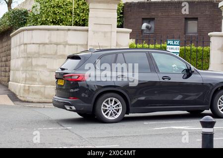 Belfast, Vereinigtes Königreich 11 04 2024 Plakate vor dem Stormont Hotel als NI Police Board hält Meeting Belfast Northern Ireland Credit: HeadlineX/Alamy Live News Stockfoto