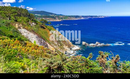 Aussichtspunkt Espíritu Santo, Kantabrisches Meer, Küstenpfad Miradores, Natura-2000-Netz, Naturschutzgebiet, Muros de Nalón, Principado de Asturias, S Stockfoto