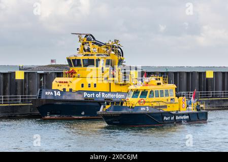ROTTERDAM, NIEDERLANDE - 2. NOVEMBER 2016: Zwei Patrouillenschiffe im Pistoolhaven am Europoort im Hafen von Rotterdam, Niederlande. Stockfoto