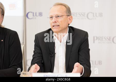 München, Deutschland. April 2024. Bernhard Stiedl, Vorsitzender des DGB Bayern, auf der Pressekonferenz der gemeinsam für eine sozial akquivierbare Mobilitätswende in Bayern am 11. April 2024 im Pressclub in München. (Foto: Alexander Pohl/SIPA USA) Credit: SIPA USA/Alamy Live News Stockfoto