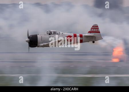 Flugzeug vom Demonstrationsteam Tora! Tora! Tora! Die Flugzeuge treten während der Great Texas Airshow am 7. April 2024 auf der Joint Base San Antonio-Randolph auf Stockfoto