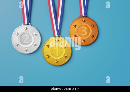 Gold-, Silber- und Bronzemedaillen mit klassischem rotem, weißem und blauem Band auf hellblauem Hintergrund. Wettbewerb, Sport, Gewinner, Anerkennung und Preise Stockfoto