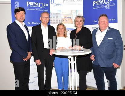 Martin Geilhufe, Landesbeauftragter BUND Naturschutz in Bayern e. V. Bernhard Stiedl, Vorsitzende DGB Bayern Verena Bentele, Praesidentin VdK Deutschland e. V., Vorsitzende VdK Bayern e. V. -Parasolympiasiegerin Nicole Schley, Vorsitzende AWO Bayern e. V. Dr. Christian Loos, Vorsitzender VCD Bayern e. V. Muenchen 11.04.2024 Presseclub gespraech-Gemeinsam für eine sozialvertraegliche Mobilitaetswende in Bayern Breites Buendnis aus AWO, VdK, DGB, IGM, Ver.di, EVG, ADFC, BN und VCD München *** Martin Geilhufe, Landesbeauftragter BUND Naturschutz in Bayern e V Bernhard Stiedl, Vorsitzender des DGB Bay Stockfoto