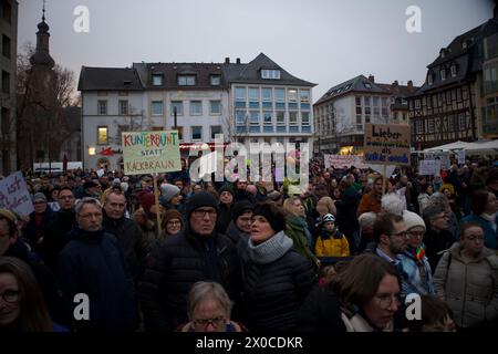 Bad Kreuznach, Deutschland, 30. Januar 2024. Hunderte von Menschen nehmen an der Demo unter dem Motto "Verteidigung der Demokratie" Teil. Stockfoto