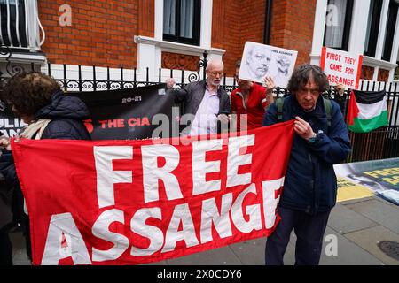 REKORDDATUM NICHT ANGEGEBEN Protest für Julian Assange in der ecuadorianischen Botschaft in London Protest für Julian Assange in der ecuadorianischen Botschaft in London an dem Tag, an dem die Botschaft fünf Jahre seit seiner Gefangennahme und Inhaftierung zugelassen hat. London England UK Copyright: XJoaoxDanielxPereirax Stockfoto