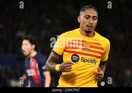 Paris, Frankreich. April 2024. © Julien Mattia/Le Pictorium/MAXPPP - Paris 10/04/2024 Julien Mattia/Le Pictorium - 10/04/2024 - France/Ile-de-France/Paris - Raphinha lors du quart de Finale de Ligue des Champions entre le PSG et le FC Barcelone au Parc des Princes, le 10 avril 2024 - no va, no valeurs actuelles, no JDD, JDD Out, kein russland, russland Out/10/04/2024 – Frankreich/Ile-de-France (Region)/Paris – Raphinha im Champions-League-Viertelfinale zwischen PSG und FC Barcelona im Parc des Princes, 10. April 2024. Quelle: MAXPPP/Alamy Live News Stockfoto