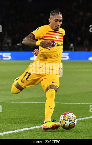 Paris, Frankreich. April 2024. © Julien Mattia/Le Pictorium/MAXPPP - Paris 10/04/2024 Julien Mattia/Le Pictorium - 10/04/2024 - France/Ile-de-France/Paris - Raphinha lors du quart de Finale de Ligue des Champions entre le PSG et le FC Barcelone au Parc des Princes, le 10 avril 2024 - no va, no valeurs actuelles, no JDD, JDD Out, kein russland, russland Out/10/04/2024 – Frankreich/Ile-de-France (Region)/Paris – Raphinha im Champions-League-Viertelfinale zwischen PSG und FC Barcelona im Parc des Princes, 10. April 2024. Quelle: MAXPPP/Alamy Live News Stockfoto