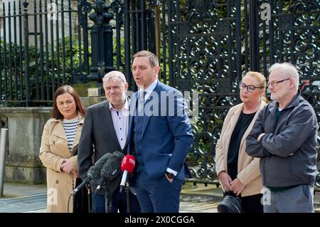 Belfast, Vereinigtes Königreich 11 04 2024 Pádraig Ó Muirigh sprach mit den Medien, nachdem der Gerichtsmediziner entschieden hatte, dass die Anwendung von Gewalt in der Ermordung von drei Männern in Tyrone gerechtfertigt war Juni 1991 Belfast Nordirland Credit: HeadlineX/Alamy Live News Stockfoto